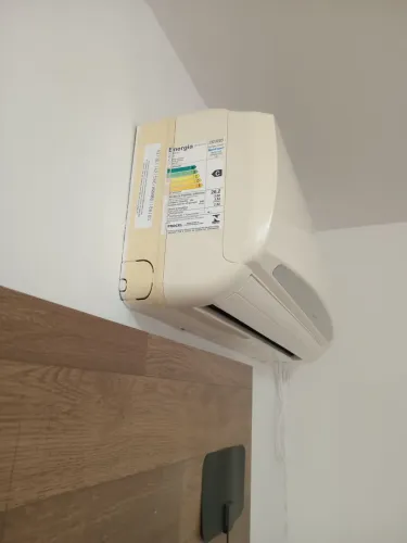 Ar condicionado 9 mil Btus, muito bom estado.