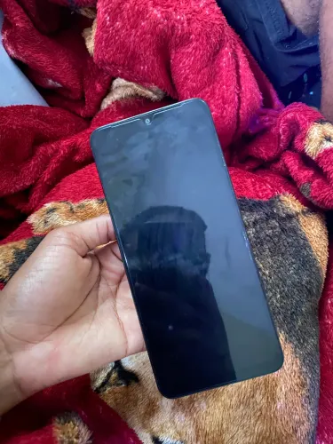 Celular 256GB, 3 meses de uso, estado de novo