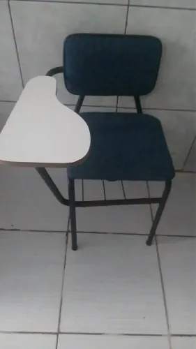 Vende-se cadeira universitária escolar