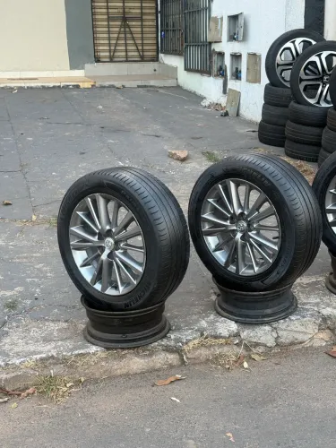 Roda Corolla + Pneu 75% : Bom estado 