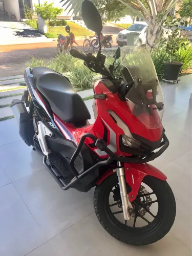 Honda ADV 150, scooter super conservada