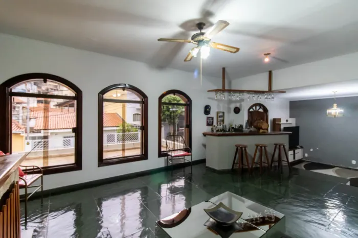 Casa para venda em Vila Rosália com 3 quartos, sendo 1 suíte, 269m²