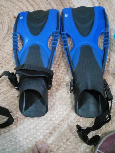 Vendo par de nadadeiras com oculos