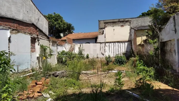 Terreno a venda de 11 X 25 com projeto aprovado para quatorze apartamentos.