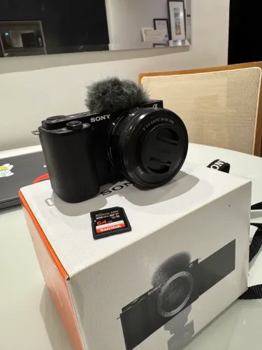 Câmera SONY ZVE-10 nova com acessórios