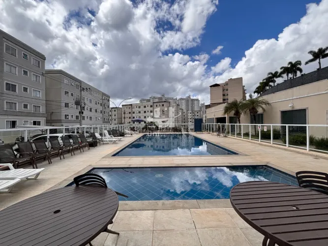 Apartamento Semi-Mobiliado com 2 Quartos em Condomínio Clube no São Pedro