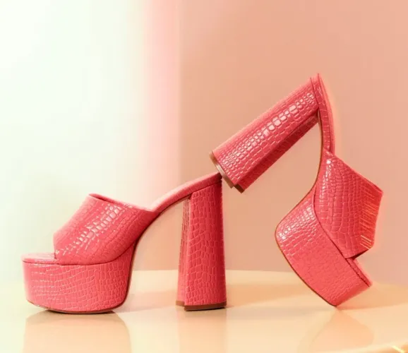 Sandália Schutz rosa croco plataforma salto bloco nº 37
