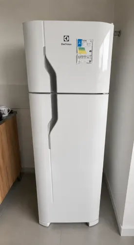 Geladeira Electrolux 260 litros