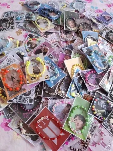Kit de 10 pulseiras temáticas de BTS perfeito para armys