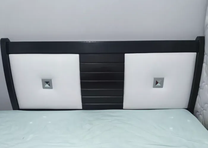 Cabeceira de cama Queen em madeira