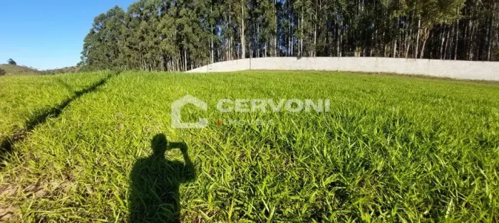 Terreno Plano de 1.000 m² à Venda no Condomínio Village Parahybuna Excelente Oportunidade