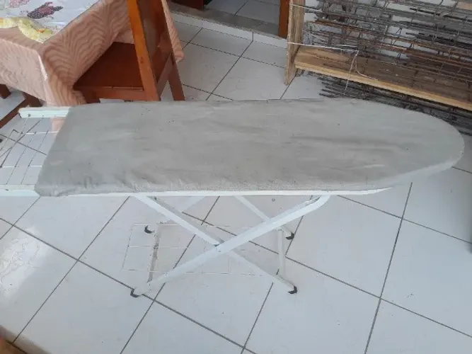 Tábua de passar roupa de metal durável