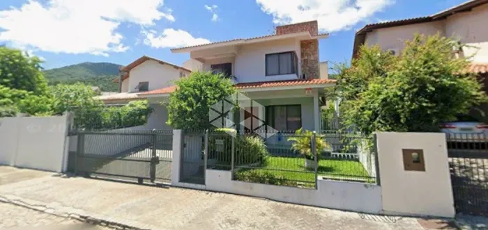 CASA COM 4 QUARTOS 1 SUÍTE E 2 VAGAS DE GARAGEM À VENDA NO ITACORUBI EM FLORIANÓPOLIS