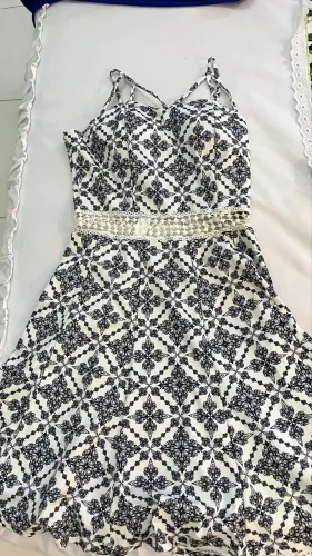 Vestido preto e branco