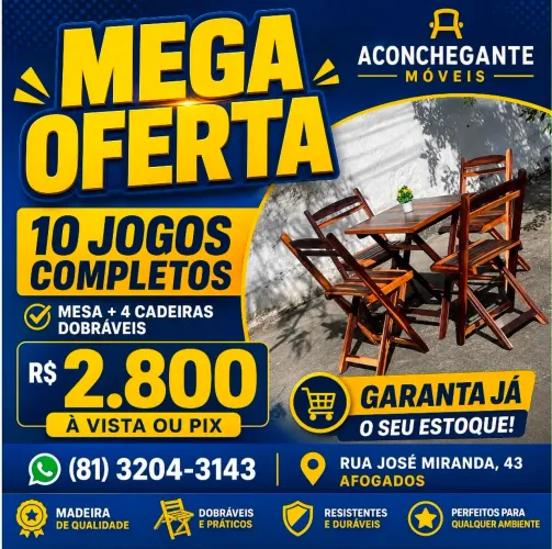 Mesa e cadeiras dobráveis envernizada