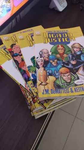 Lendas do Universo DC - Liga da Justiça volumes 1 ao 21