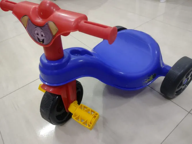 Triciclo infantil SEMINOVO