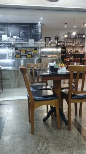 Passo linda Cafeteria/Lanchonete no coração do Méier.