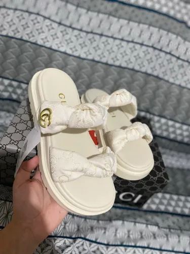 Sandálias gucci