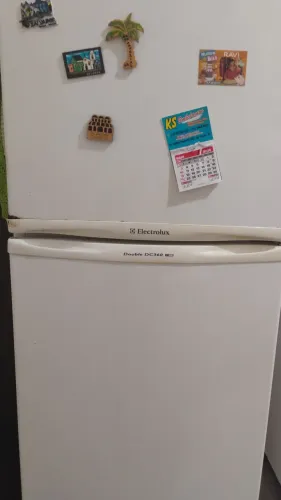 Geladeira Eletrolux 220 com freezer , funcionando motor, gás terminando
