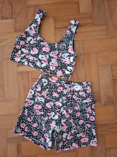 Conjunto fitness florido