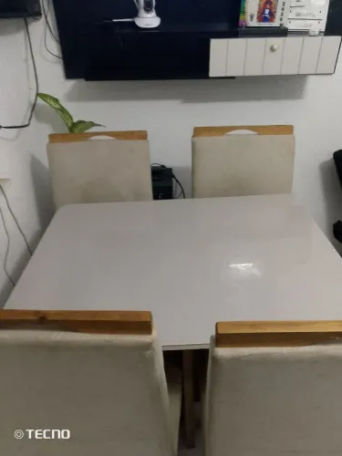Mesa de jantar 4 cadeiras