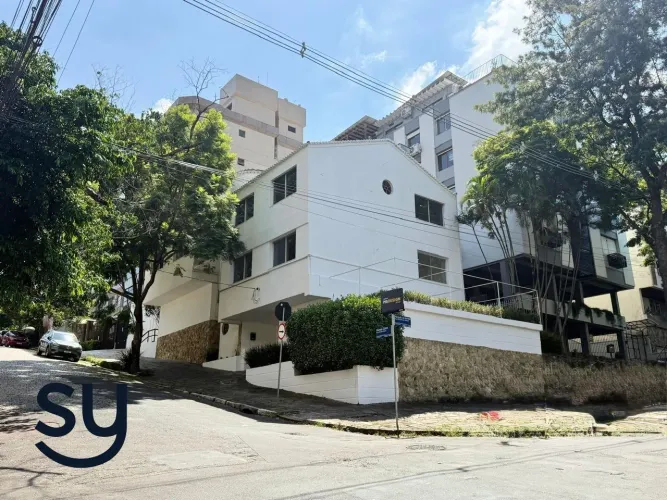 Ampla Casa comercial com 460 m² privativos na Auxiliadora em POA