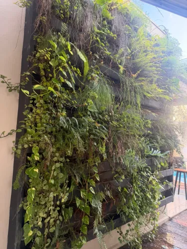 Jardim vertical com flores
