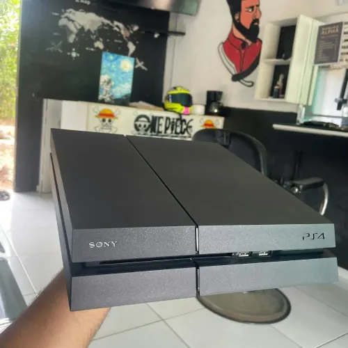 PS4 TODO ORIGINAL COM DOIS CONTROLES E 5 JOGOS 