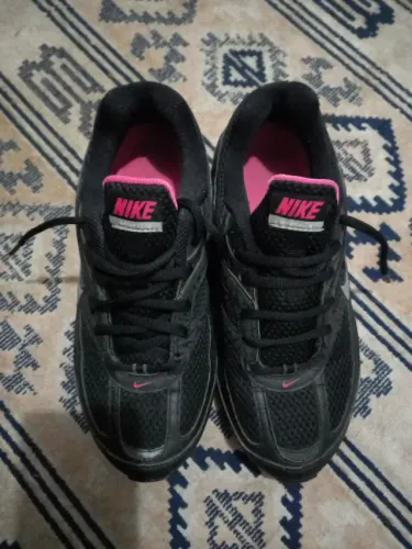 Tênis Nike semi-novo tamanho 36