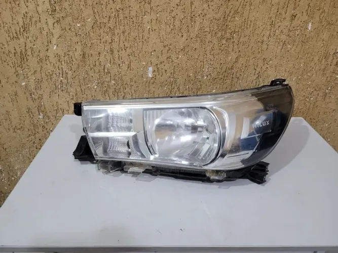 Farol esquerdo Hilux 2016/2017/2018/2019