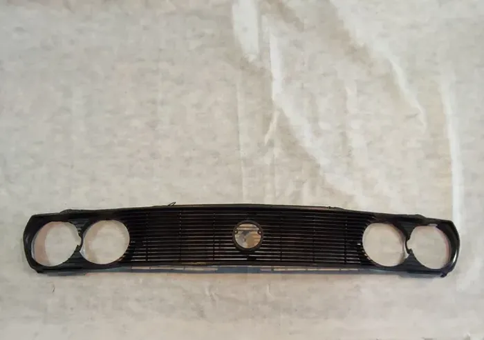 Grade frontal PASSAT TS 4 FAROIS