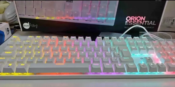 Teclado Mecânico branco Gamer Orion Essential RGB