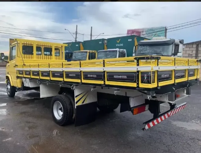 Mercedes-Benz 710 2012 Carroceria