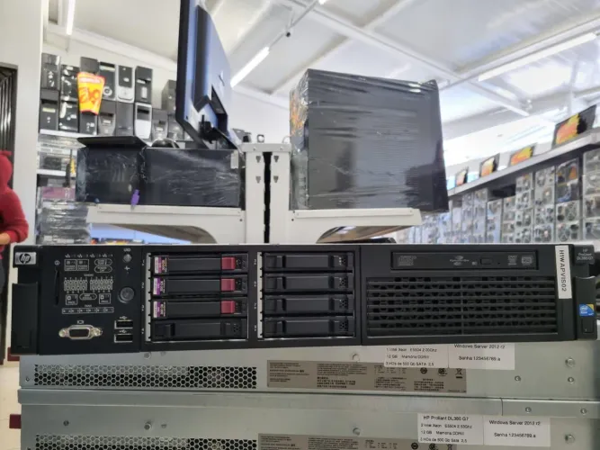 Servidor Hp Proliant DL380 G7 2 Intel Xeon 32Gb DDR3 03 HD's 300Gb SAS  