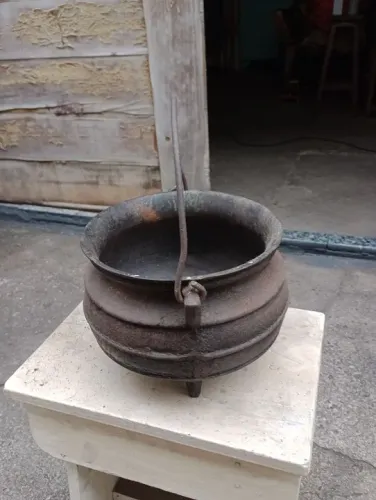 Panela de ferro antiga 
