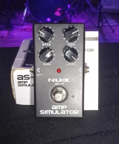 Pedal para guitarra NUX + Amp Simulador 