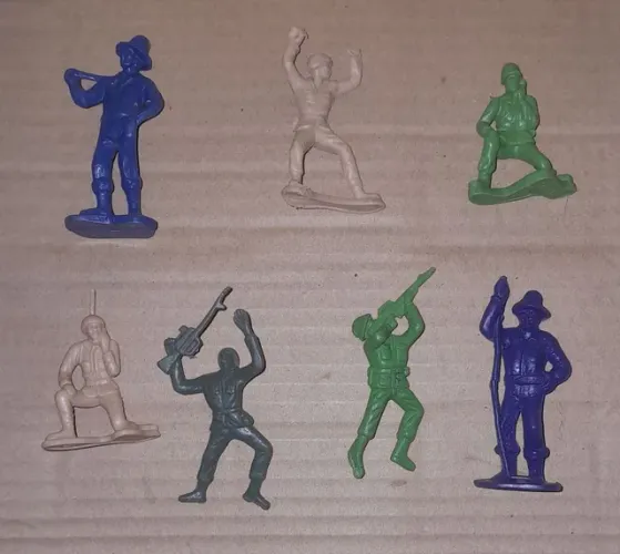 Mini soldados de plástico