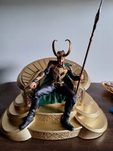 Estátua do Loki em seu trono vingadores marvel iron studios
