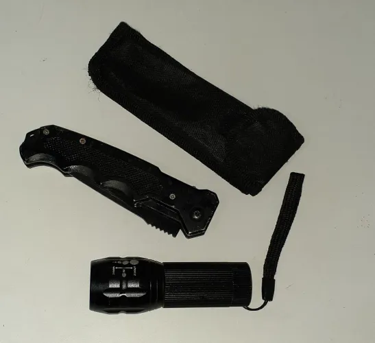 Faca camping e lanterna 