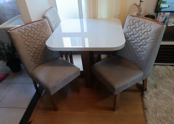Mesa de jantar 90x90 com vidro veludo 