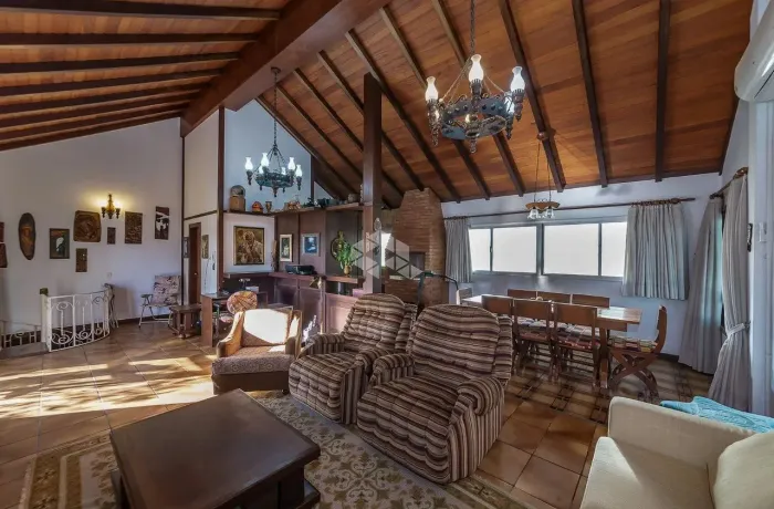 Excelente cobertura que conta no andar de baixo, living para 3 ambientes, 3 dormitórios, 1