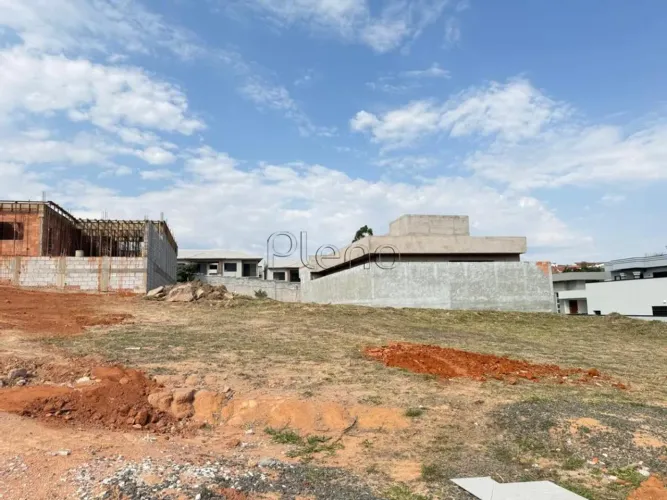 Terreno à Venda no Condomínio Colline Di Parma em Valinhos, no bairro Vila Capuava.