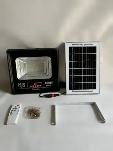 Refletor Solar 100W com Controle Remoto - Iluminação Eficiente!