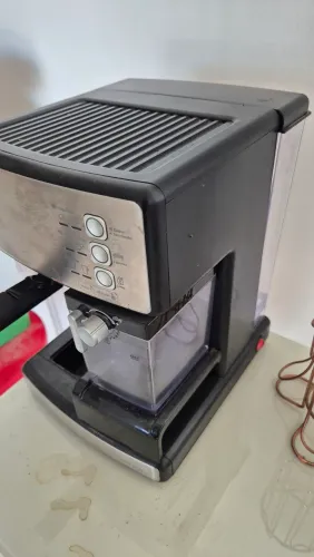 Vendo Cafeira Oster Nova Prima Latte + Suporte Cápsulas