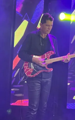 Aulas de Violao e Guitarra em Domicilio R$200,00 Mensal