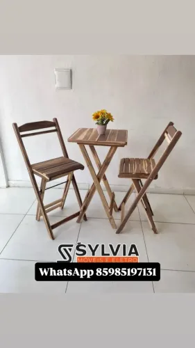 Conjunto de mesa e cadeiras de madeira dobrável