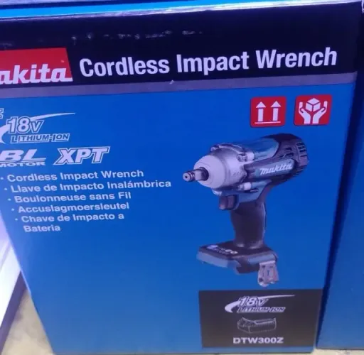   Chave De Impacto 1/2 18v Dtw300z  + Bateria Íons de Lítio 18V 6Ah  