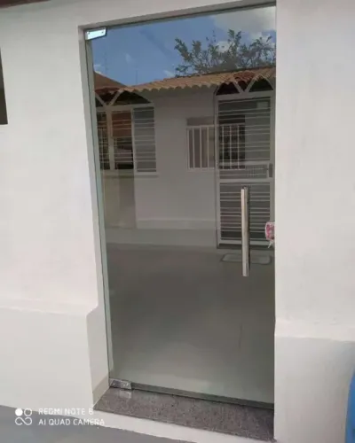 portas de vidro abrir ou correr