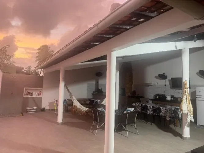 Casa no Cond. Bela Vista em Salinas - 4 Quartos, Churrasqueira Privativa e 4 Vagas.
